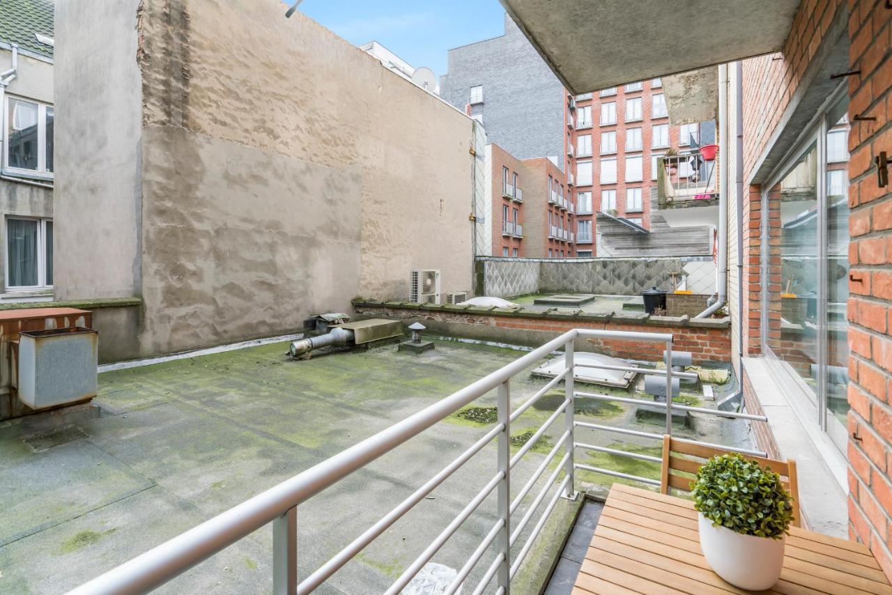 Ruim En Warm Appartement In De Winkelstraat Van Oostende 外观 照片
